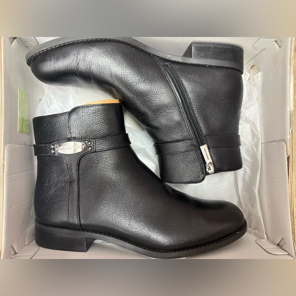 Michael Kors Finley Flat Bootie | Women’s Size 9 | Black Tumbled Leather